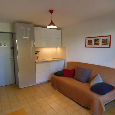 Appartement 25m² A Avec Loggia, Exposition Est Et Parking Securise A Proximite De La Plage. - Fr-1-472-122